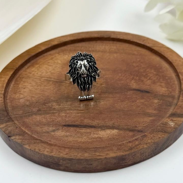Oxidized Royal Lion Ring
