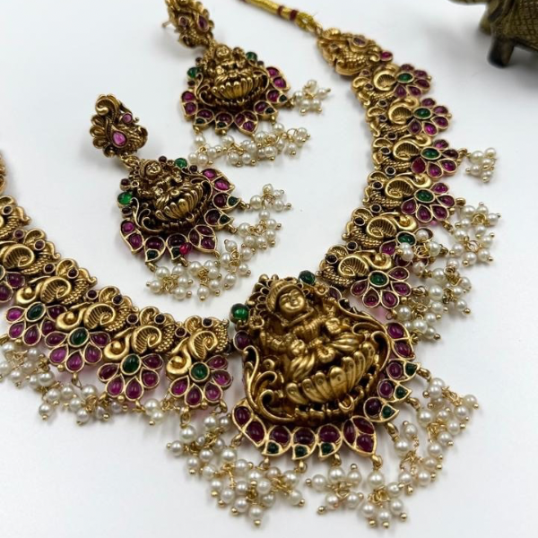Celestial Charm – Goddess Lakshmi Pearl Necklace Set