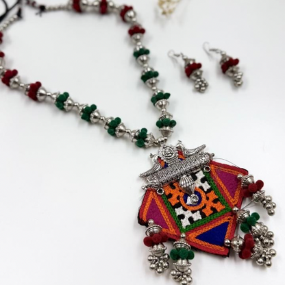 Luminous Threads Handmade Necklace Set