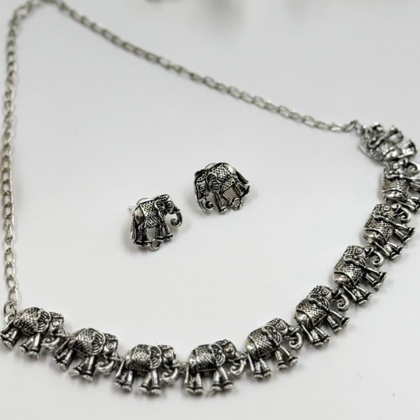 Royal Elephants Riding Necklace Set