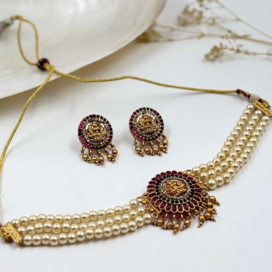 Timeless Elegance: Traditional Pearl Necklace and Earring Set