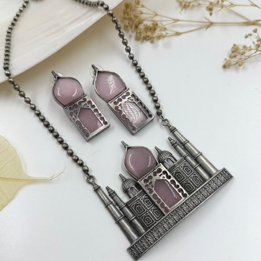 Feminine Taj Mahal Jewellery Set in Blush Pink