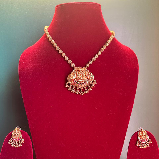 Golden Blossom: Intricate Necklace and Earrings Set